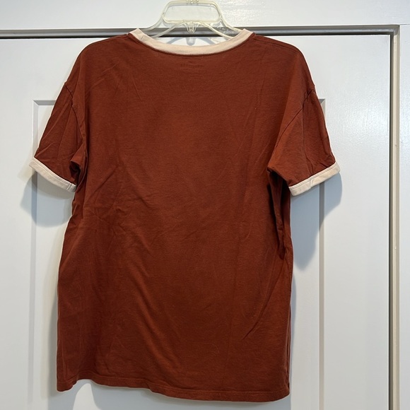 Hollister rust and creamed colored graphic tee size XS. - Picture 5 of 5